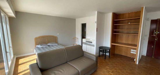 Studio meublé  à louer, 1 pièce, 42 m², Étage 5/–