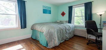 676 Worcester St #1BLUEROOM, Wellesley, MA 02482