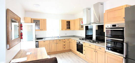 5 bed terraced house to rent