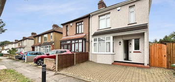 3 bedroom semi-detached house to rent