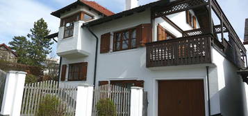 Geräumiges Ein-/Mehrfamilienhaus in Aussichtslage und Seenähe