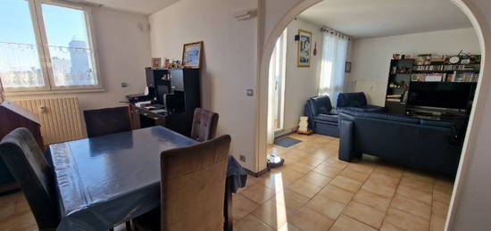 Appartement à louer dernier étage avec balcon à Roissy-En-Br