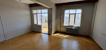 BİNEVLER CADDESİ ÜZERİ KİRALIK 3+1 DAİRE(YILLIK PEŞİN)