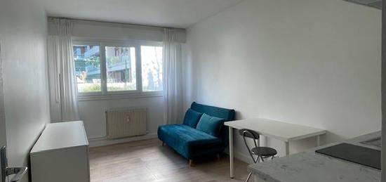 Studio meublé  à louer, 1 pièce, 19 m², Étage 1/9