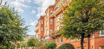 Flat to rent in Kensington Hall Gardens, Beaumont Avenue, London W14