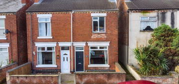 2 bed semi-detached house for sale