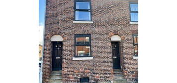 End terrace house to rent in Crompton Road, Macclesfield SK11