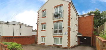 Flat to rent in Savernake Street, Swindon SN1