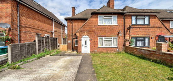 Flat for sale in Gammons Lane, Watford, Hertfordshire WD24