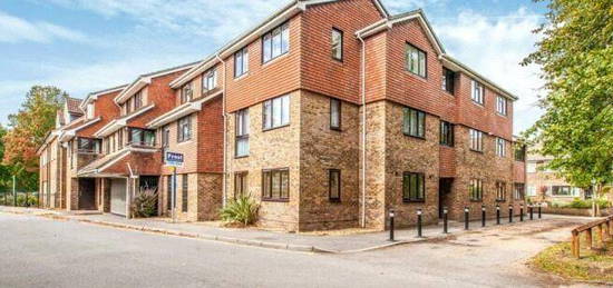 Flat to rent in Leacroft, Staines-Upon-Thames, Surrey TW18