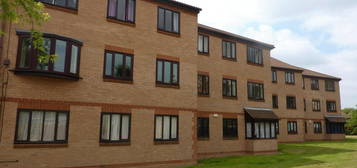 Flat to rent in Marwell Close, Gidea Park, Romford RM1