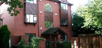 Flat to rent in Malvern Grove, West Didsbury, Manchester M20