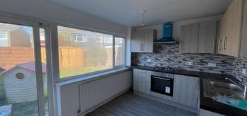 Town house to rent in 20 Walnut Way, Walnut Way, Clacton-On-Sea CO15