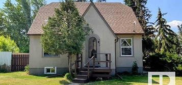 5209 47th Ave, Wetaskiwin, AB T9A 0K5