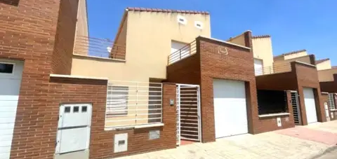 Casa adosada en calle del Alcalde Juan Rojo Vallejo