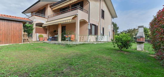 Villa a schiera via Firenze 15, Centro, Bernareggio