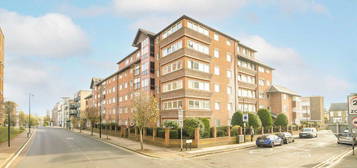 Flat for sale in The Broadway, London SW19