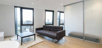 Studio to rent in Parliament House, 81 Black Prince Road, Vauxhall, London SE1