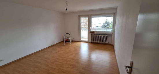 Geschmackvolle 2-Raum-Wohnung mit Balkon und EBK in Frankfurt am Main