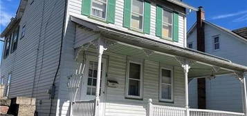 18 W High St, Nazareth, PA 18064