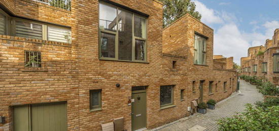 Property to rent in Edgewood Mews, London N3