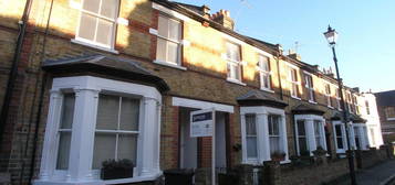 Flat to rent in Temple Road, Windsor SL4