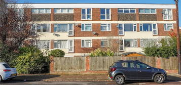 Flat for sale in Beechcroft Close, Valley Road, London SW16