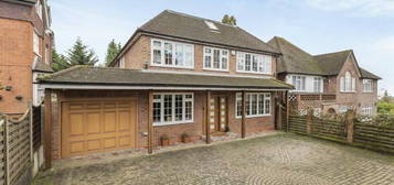 5 bedroom detached house to rent