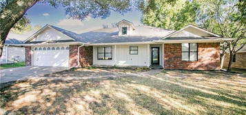 812 Woodson Dr, Caldwell, TX 77836