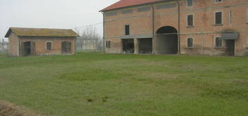 Rustico e casale in vendita a Cadelbosco di Sopra