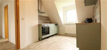 2-Raumwohnung mit Einbauküche im Dachgeschoss