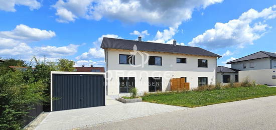 ***ERSTBEZUG! Moderne Neubau-DHH KFW55 - vollunterkellert & gr. Terrasse - in ruhiger Lage!!***