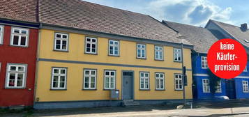 HORN IMMOBILIEN++ im Zentrum von NB, historisches Mehrfamilienhaus mit 3 Wohneinheiten. Eine Wohnung