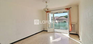 Appartement Hyères F3-proche gare-Stationnement + Cave