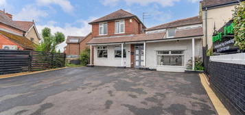 6 bedroom detached house for sale