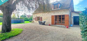 Côte chalonnaise, charmante maison en pierre avec grand jardin.