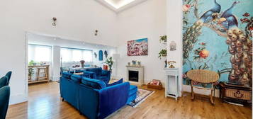 3 bedroom flat for sale