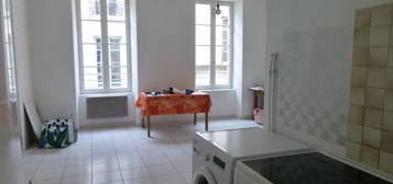 Apt centre ville, plain-pied, chambre sur cour, calme