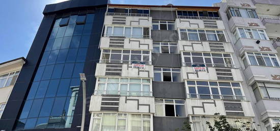 TEMEL EMLAKTAN KELEPİR !! CADDE ÜSTÜ 2+1 SATILIK DAİRE