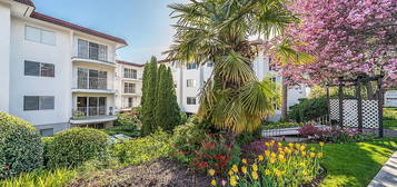 1233 Fairfield Rd #208, Victoria, BC V8V 3B4