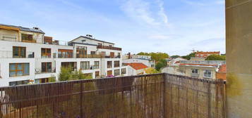 Ravissant 3 pièces de 71,79 m2 - Traversant, avec extérieur, place de parking - Rue de Rosny 93100 Montreuil