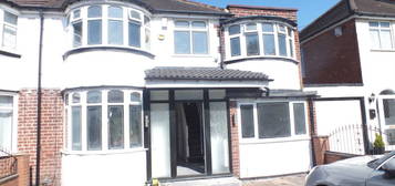 4 bed semi-detached house to rent