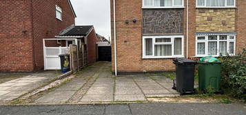 Semi-detached house to rent in Pinewood Avenue, Leicester LE4