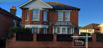 8 bedroom detached house to rent