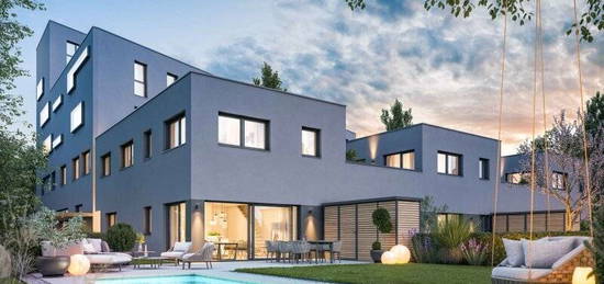 Neubau, bezugsbereit: Exklusive Familienwohnung mit Garten & Pool