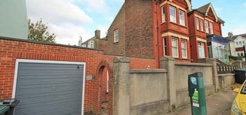 1 bedroom ground floor flat for sale