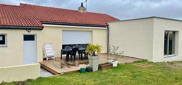 Maison de plain pied dans le centre de Bouaye avec deux Garages expo jardin sud ouest