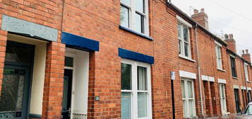 5 bedroom terraced house