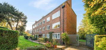 3 bed flat to rent