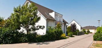 Ohne Provision + Freistehendes 2-Familienhaus mit integrierter Garage +